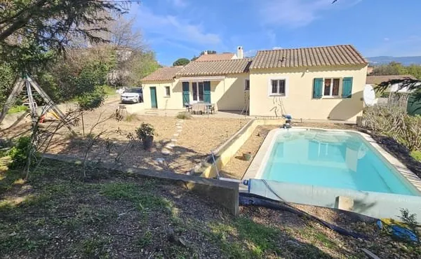 Quartier des playes, maison de plain-pieds, garage,piscine