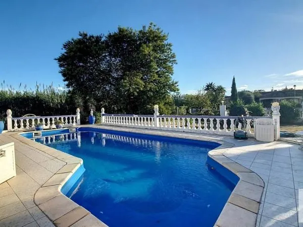 Viager occupé grande maison + Duplex avec piscine en vente à M