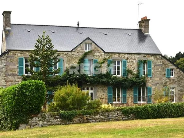 EXCLUSIVITÉ : Belle demeure de 295 m2 avec 7 chambres sur 1.