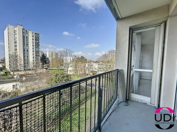 EVRY - APPARTEMENT F4 A VENDRE A EVRY AVEC CAVE ET BOX
