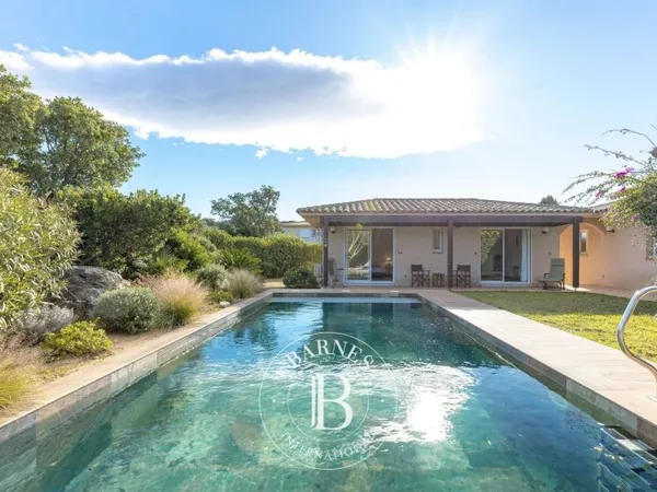 Exclusivité, Arasu, Villa 3 chambres, avec piscine, vue mer, à proximité de la plage du Cabanon Bleu
