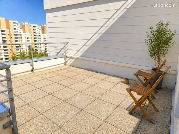 Appartement 48m² grande terrasse proche métro et commerces