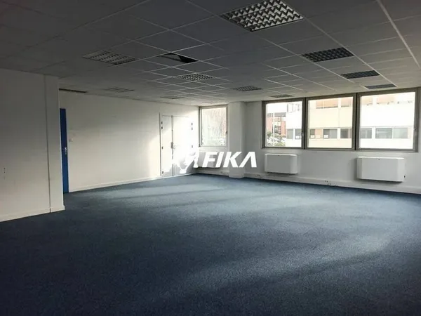 Bureau 319 m²