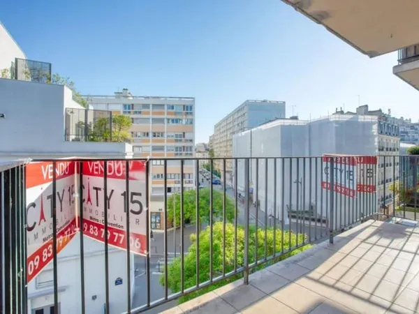 VAUGIRARD : TRÈS BEAU T3 AVEC BALCONS