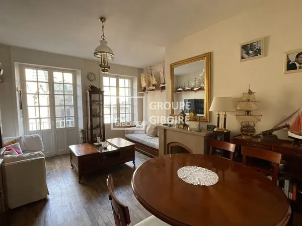 Agence Giboire Appartement type 2 vue cathédrale Saint Malo Intra-Muros