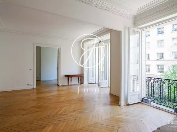 Paris 9e - SQUARE MONTHOLON - Appartement à vendre - 117,64m² Carrez - 3 chambres - Volumes.