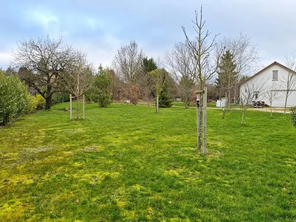 Terrain avec dépendance de 120m2 idéal pour aménagé l'intérieur