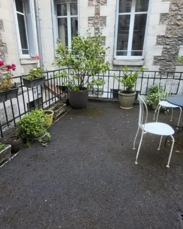 Joli studio calme, refait à neuf.Plein centre Tours