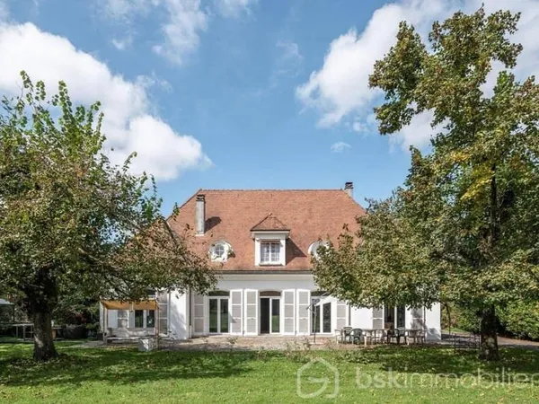 Maison 10 pièces 310 m²