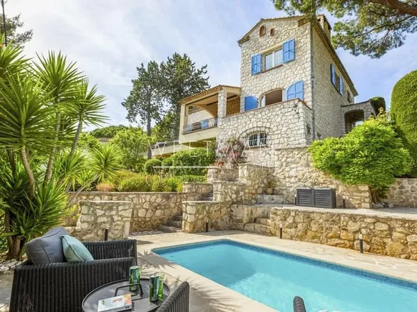 Villa en pierre avec piscine et vue mer - Vence