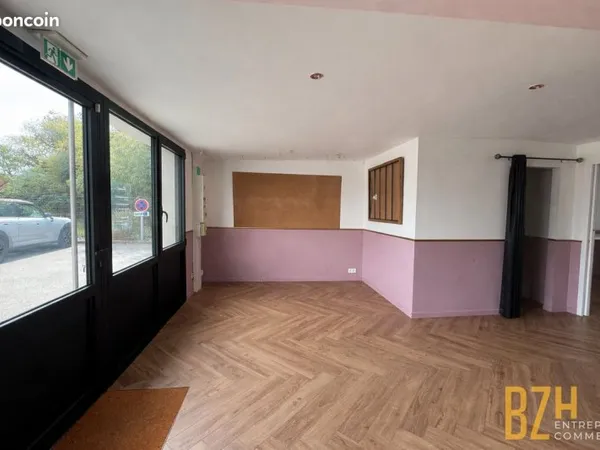 Local commercial 54 m² VANNES