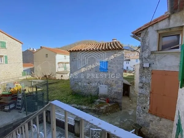 Maison de village à la campagne