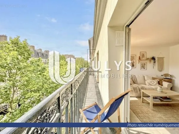 Barbès - Appartement 3 Pièces 49 m2 avec Balcon, à Rénover