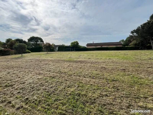Terrain 1 423 m² Rieumes