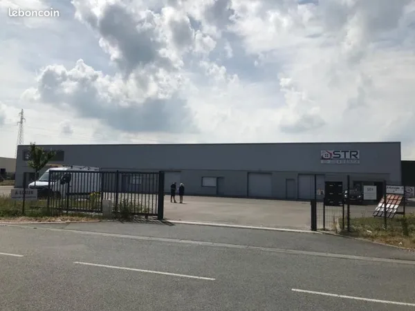 Cellule d'activité commerciale à louer 360 m2