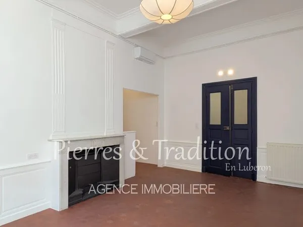 Apt, centre-ville, appartement rénové avec charme dans un immeuble de caractère