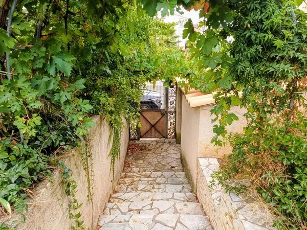 Maison familiale avec piscine Cadre recherché proche litto