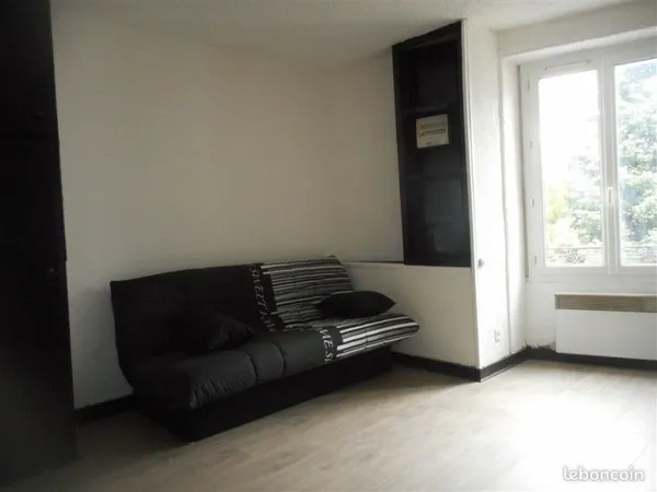 Studio meublé à 5 mn centre ville Villefranche