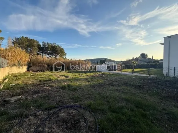 Terrain 810 m²