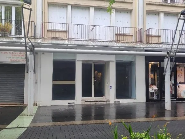 Local commercial 64 m²