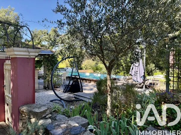 Maison 8 pièces 280 m²