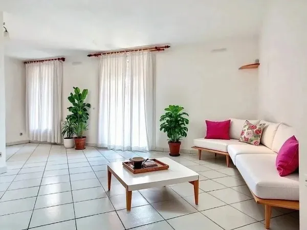 LOCATION T3 DOMENE + Parking privé