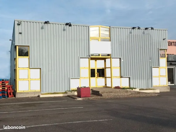 Local commercial showroom 270 m² r.n. 20 arpajon sud