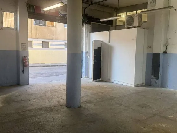 Entrepôt 170 m²