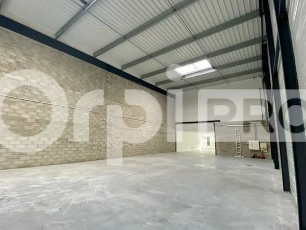 Local d'activité 457 m²
