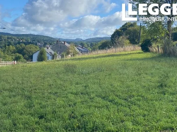 Beau terrain à bâtir avec une vue magnifique situé à la périphérie de Treignac