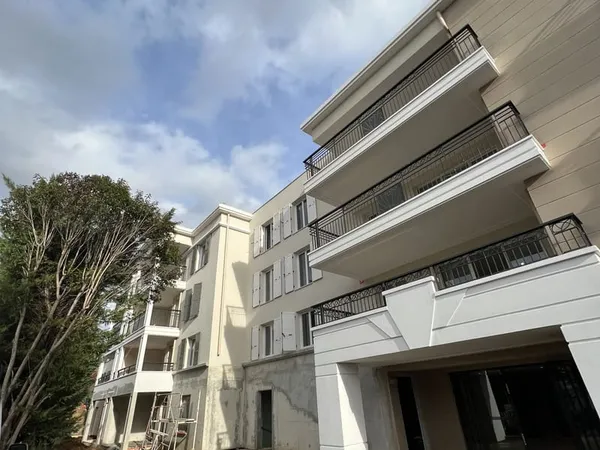 AIX SAINT-MITRE - T2 récent avec terrasse et parking privati