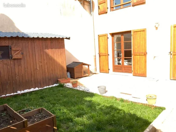 Maison 86 m2 avc terrasse et petit jardinet
