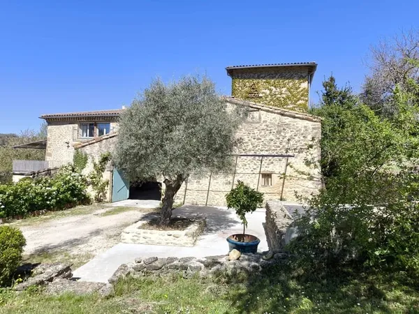 EN CAMPAGNE. CHABRILLAN. PROPRIETE DE CHARME SUR 2595 m2 PA