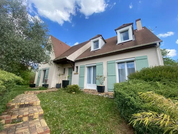 Maison familiale sur sous-sol total Le Chatelet En Brie 7 pièce(s) 148 m2