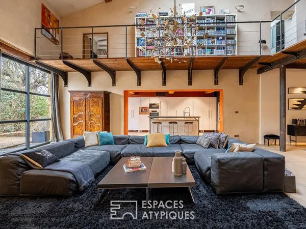 Ancienne grange avec terrasse aux volumes exceptionnels