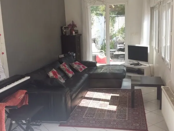 loue petite maison à rueil entre filles