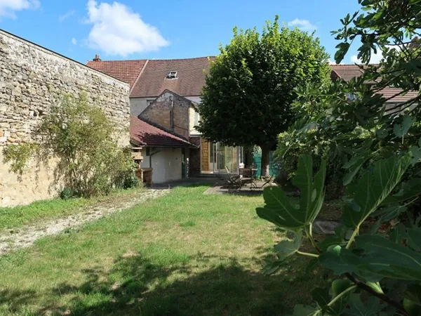 BOISSY L'AILLERIE - MAISON ANCIENNE DE 8 PIECES AVEC JOLI JARDIN