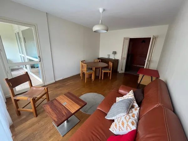 A LOUER APPARTEMENT T3 MEUBLE 69300 CALUIRE ET CUIRE