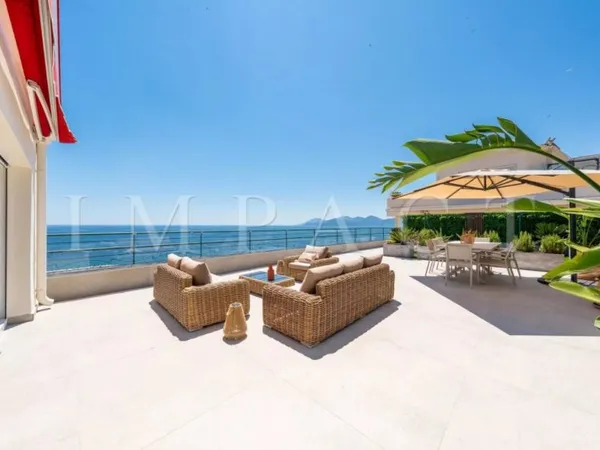 Cannes Suquet Penthouse vue mer 3 chambres en suite