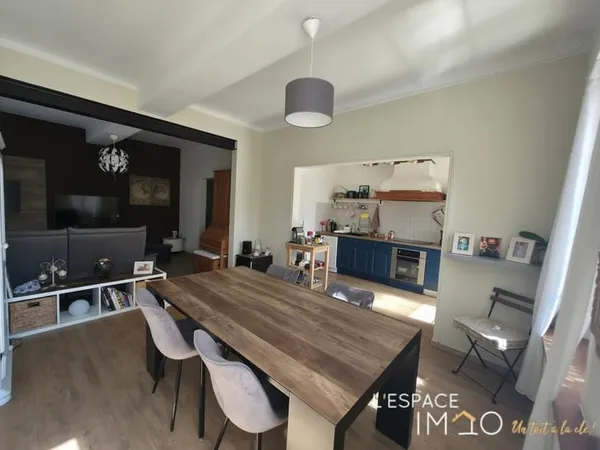 Charmant appartement avec terrasse et jardinet.