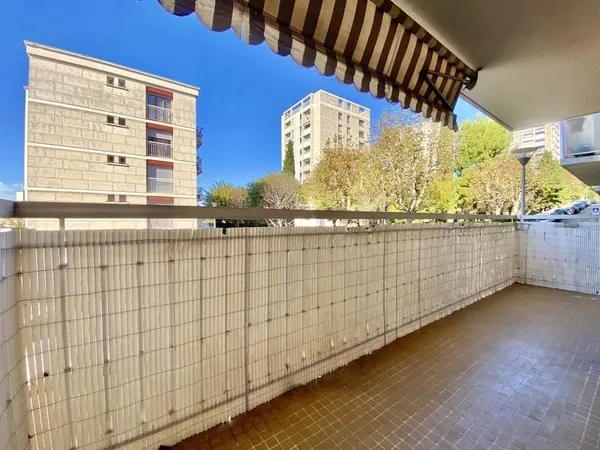 APPARTEMENT T3 54M² / TERRASSE / LOGGIA / PLACE DE PARKING /