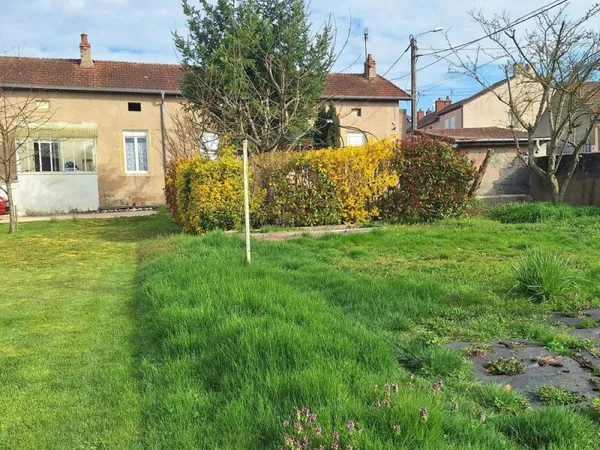 Immeuble 2 appartements avec dépendances et jardin