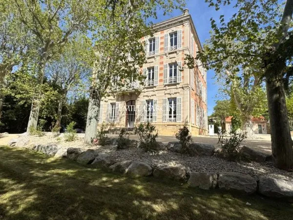 A vendre - Maison de Maître du XIXème siècle - A Salon-de-Provence