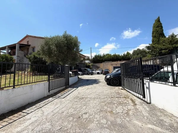 La Gaude Local Commercial 240m2 + double garage 80m2