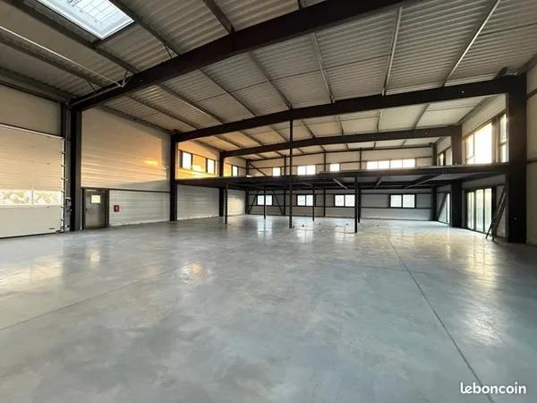 Local 341 m² MONTAUBAN DE BRETAGNE