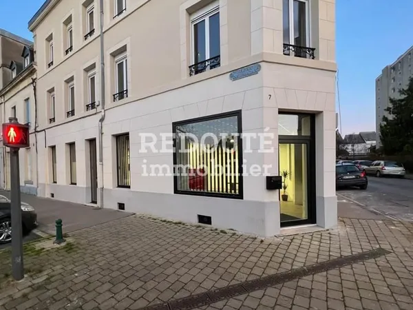 A louer Local commercial en angle REIMS St Marceau environ 38m2