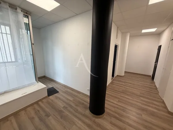 Local professionnel 49 m²