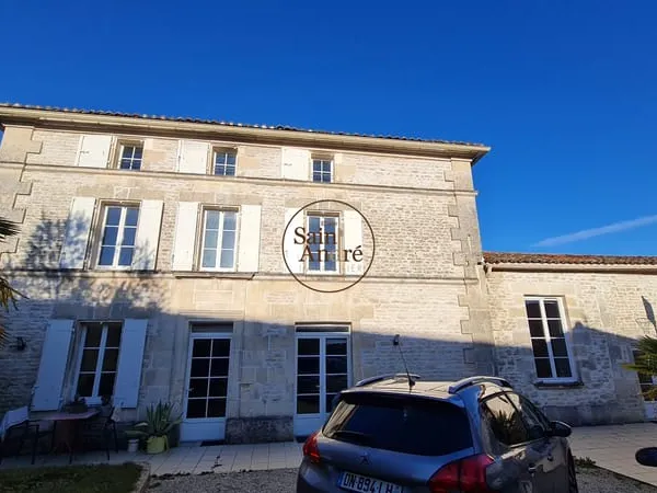 Maison 8 pièces 300 m²