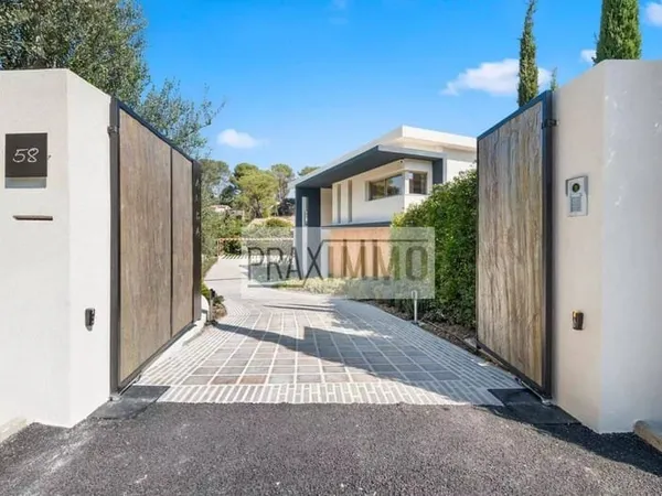 Villa 8 pièces 300 m²