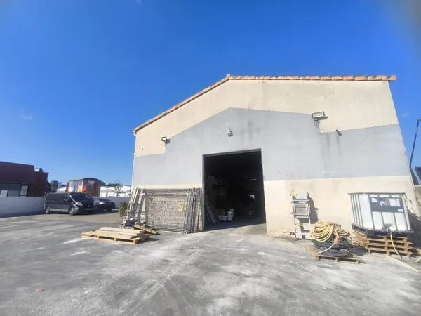 Immeuble industriel 4 pièces 450 m²